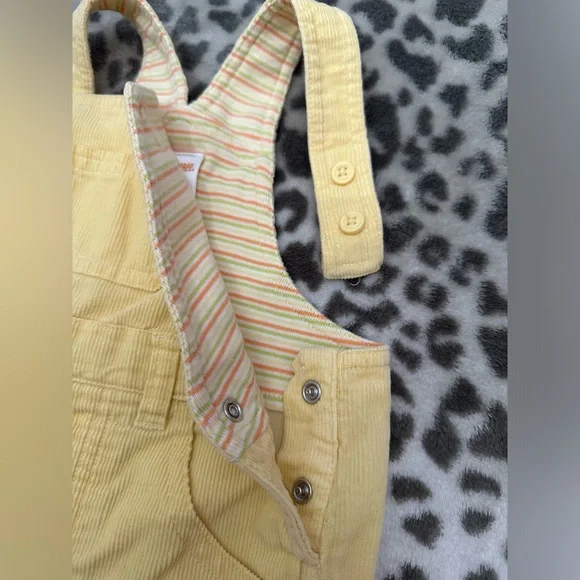 Gymboree Corduroy Overalls in Yellow Size 6-12 months - Picture 8 of 15